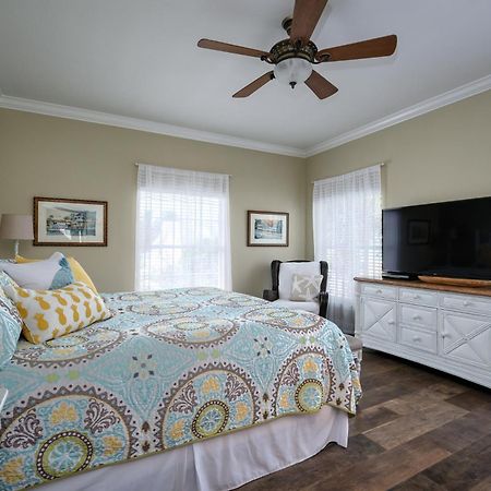 Hibiscus Hideaway Condo Walk To Historic Bridge St ブレイデントン・ビーチ エクステリア 写真