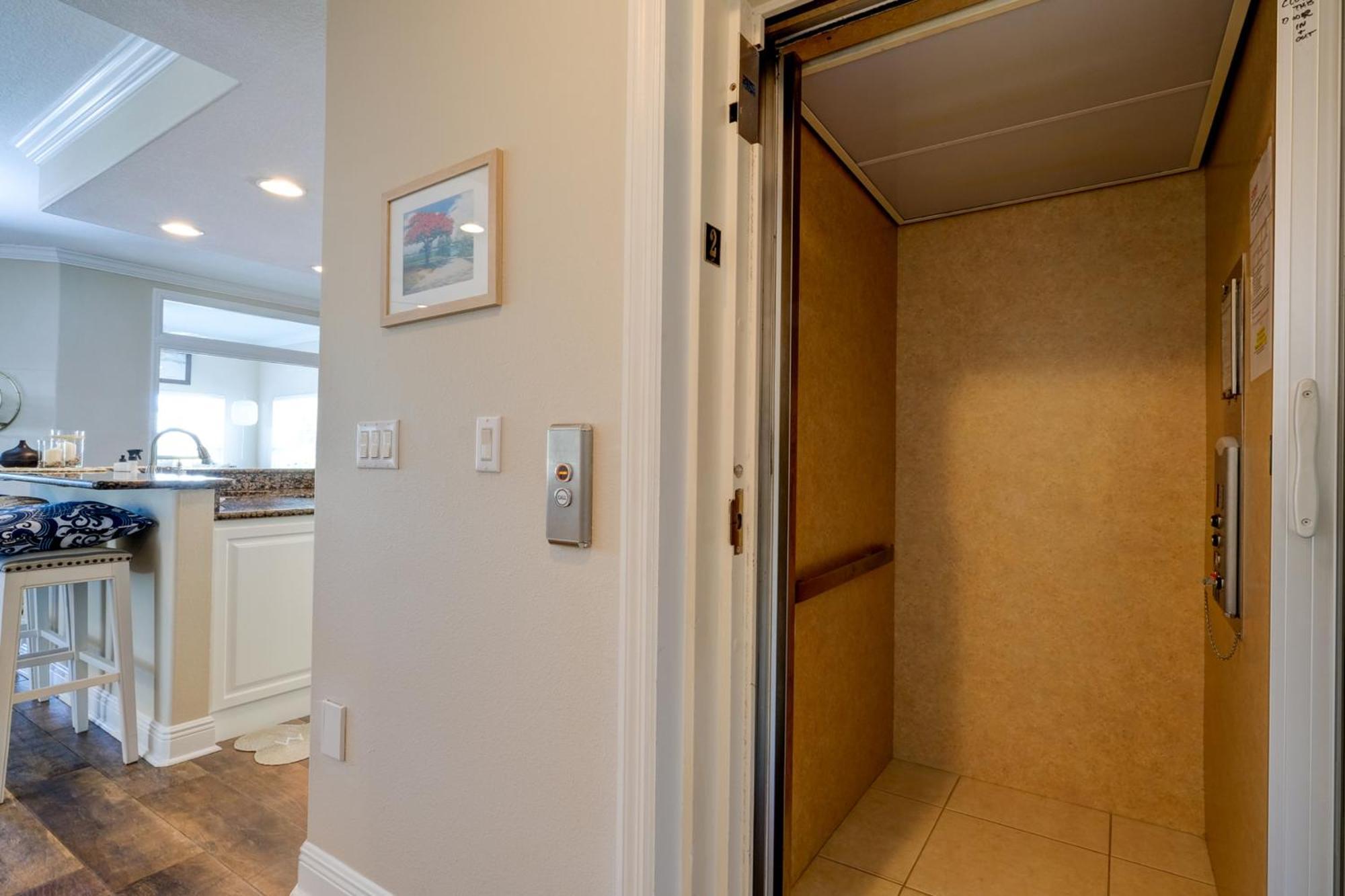 Hibiscus Hideaway Condo Walk To Historic Bridge St ブレイデントン・ビーチ エクステリア 写真