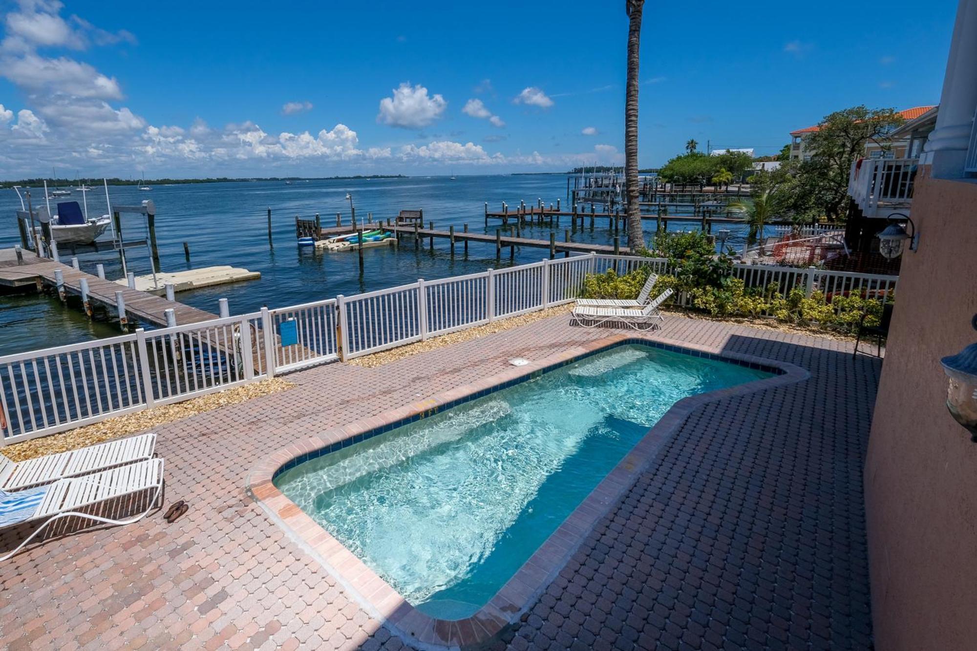 Hibiscus Hideaway Condo Walk To Historic Bridge St ブレイデントン・ビーチ エクステリア 写真