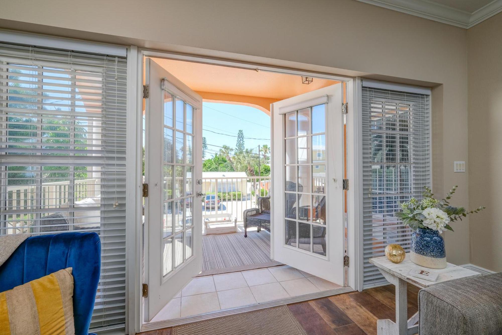 Hibiscus Hideaway Condo Walk To Historic Bridge St ブレイデントン・ビーチ エクステリア 写真